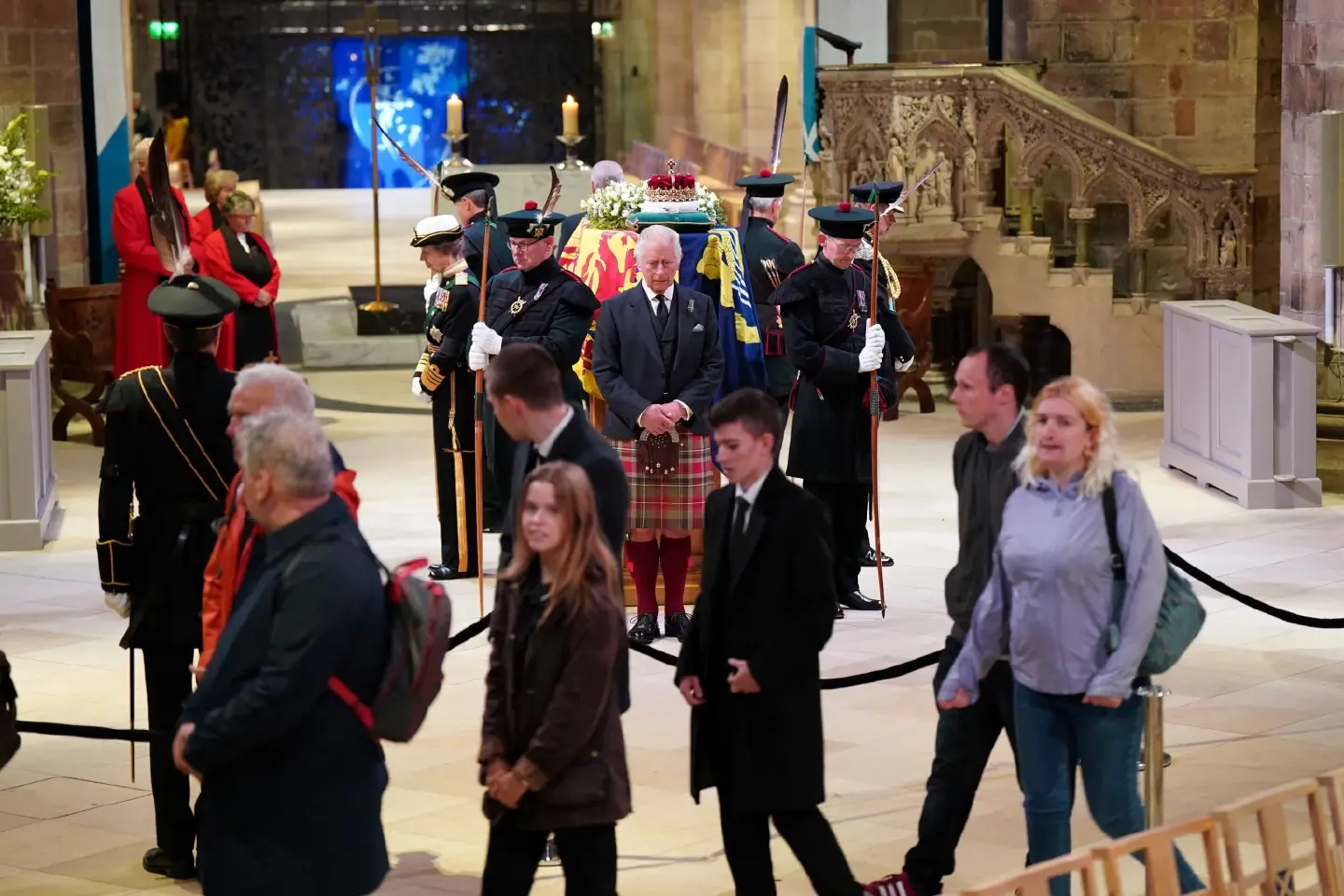 Scots pay tribute to late Queen and welcome new King Scots pay tribute to late Queen and welcome new King