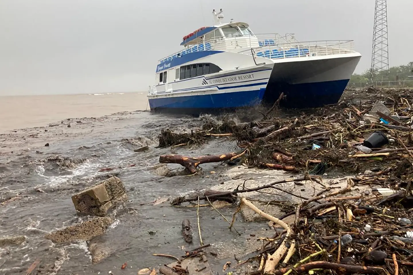 Hurricane Fiona brings flooding to eastern Dominican Republic Hurricane Fiona brings flooding to eastern Dominican Republic