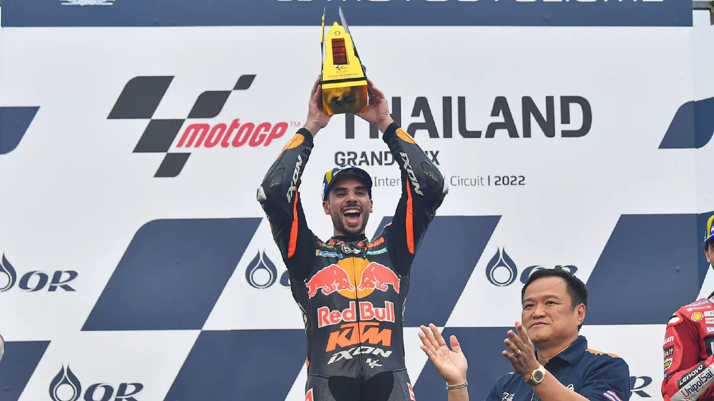 KTM's Oliveira wins rain-affected Thai GP as title race hots up KTM's Oliveira wins rain-affected Thai GP as title race hots up