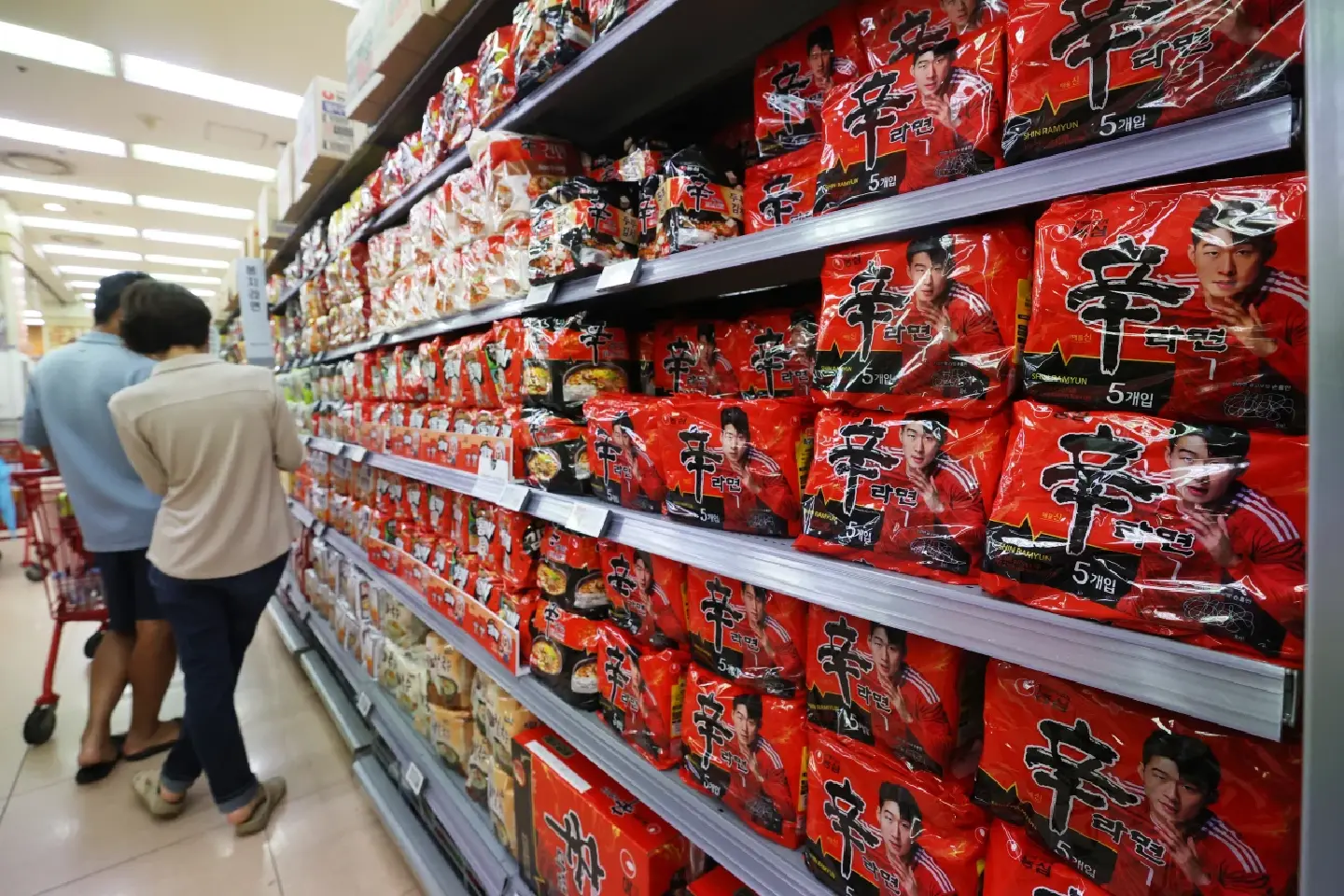 South Koreans reclaim world ramen noodle-eating crown from Vietnam South Koreans reclaim world ramen noodle-eating crown from Vietnam