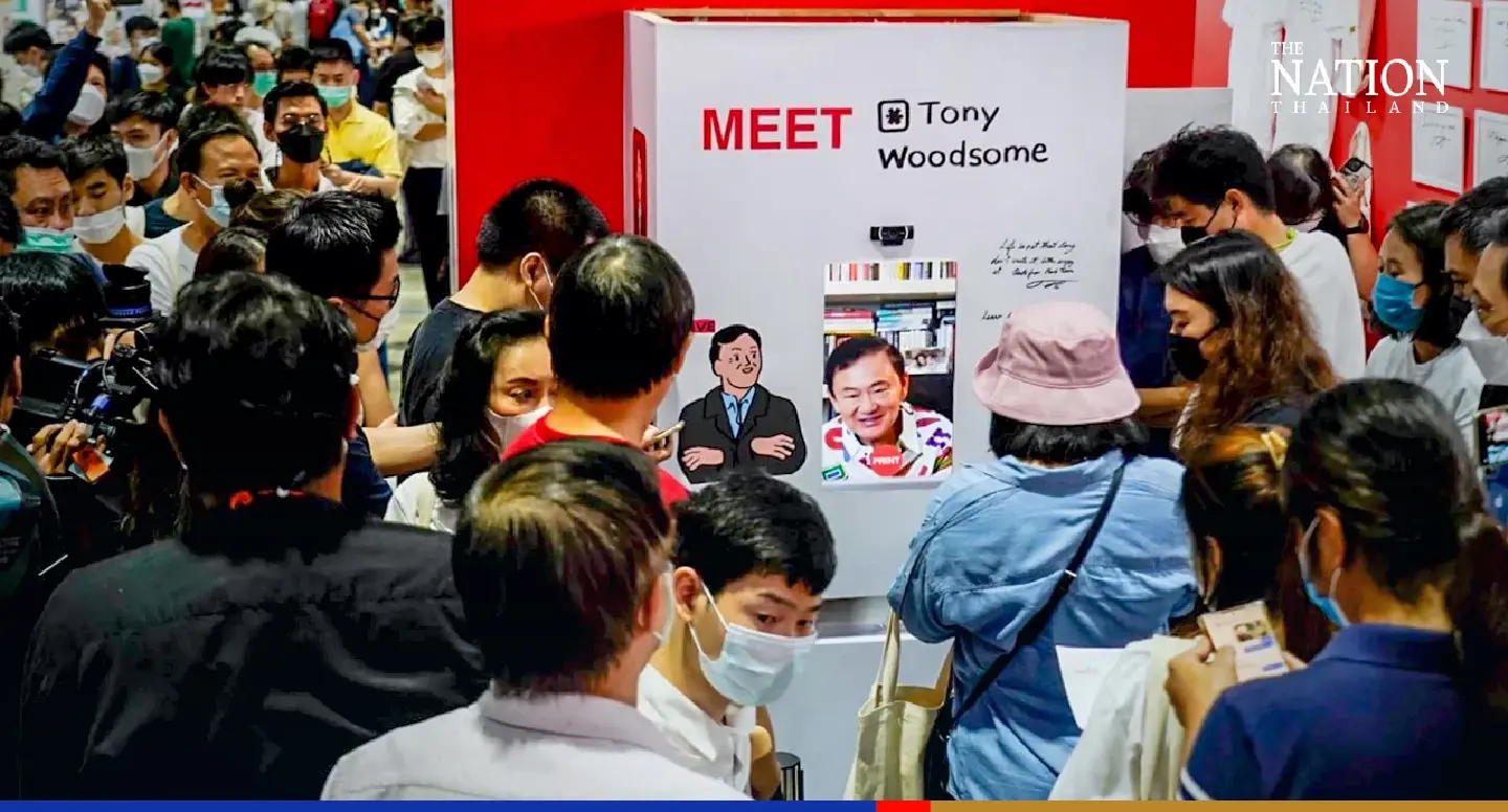 Thaksin shows up in Bangkok online to sign copies of new book Thaksin shows up in Bangkok online to sign copies of new book
