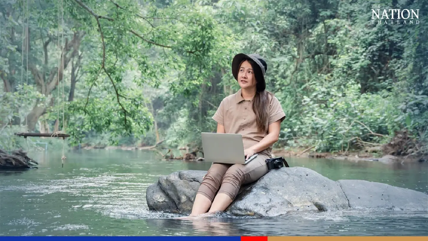 Have laptop will travel: Thais more keen on working holidays, survey finds Have laptop will travel: Thais more keen on working holidays, survey finds