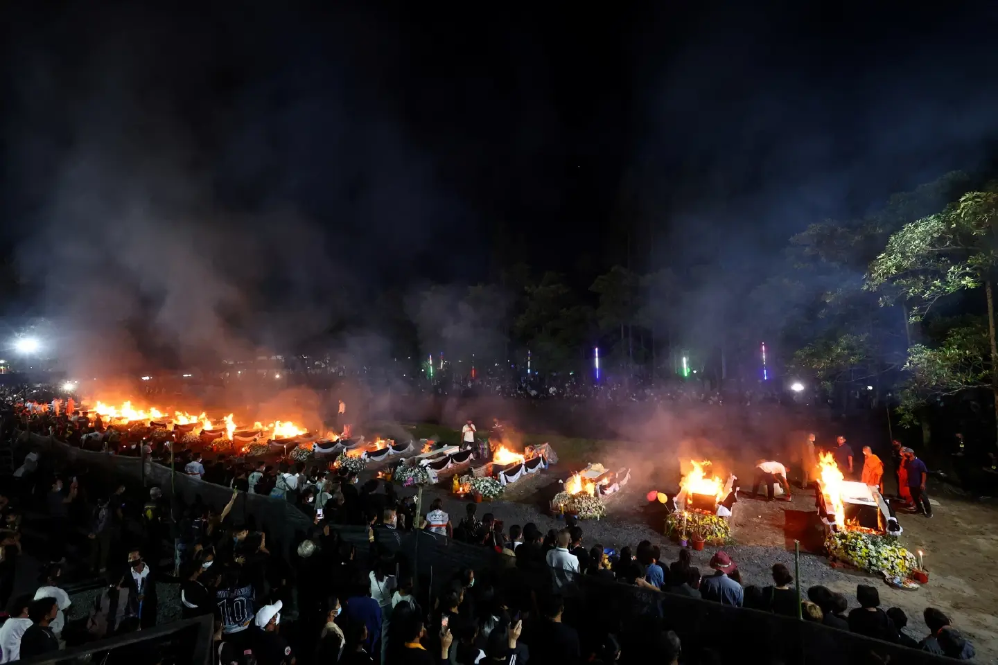 Thai massacre victims 'sent to heaven' in mass cremation