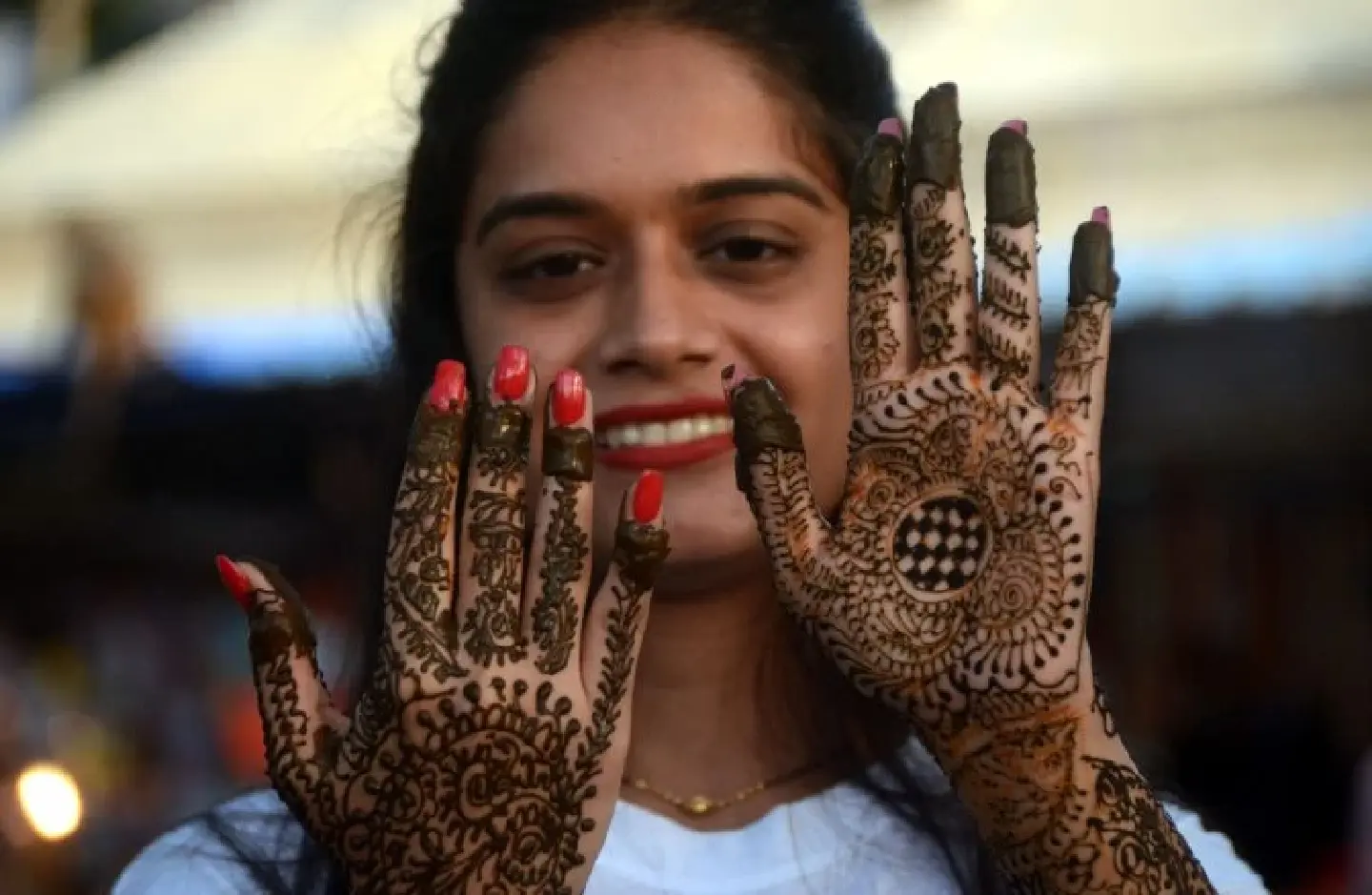 A pictorial glimpse of Hindu women observing Karwa Chauth in New Delhi