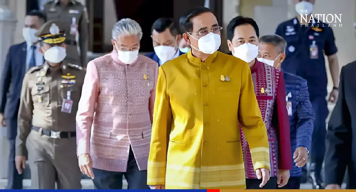 Prayut ends conflict between energy minister, PTT board chairman Prayut ends conflict between energy minister, PTT board chairman