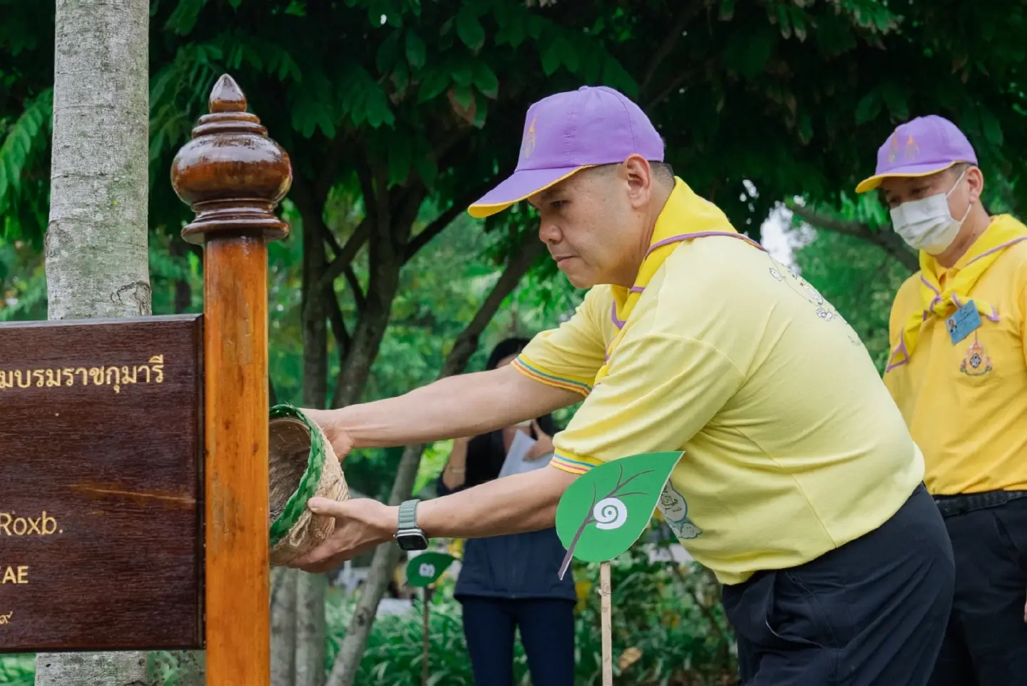 Minister Varawut, volunteers participate in activities to mark the National Annual Tree Care Day