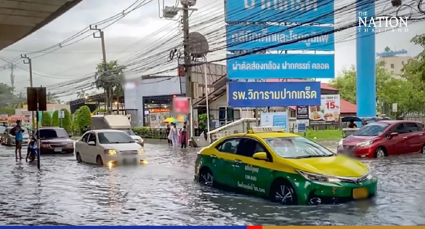 Monday’s marathon downpour brings more flood misery for Bangkokians