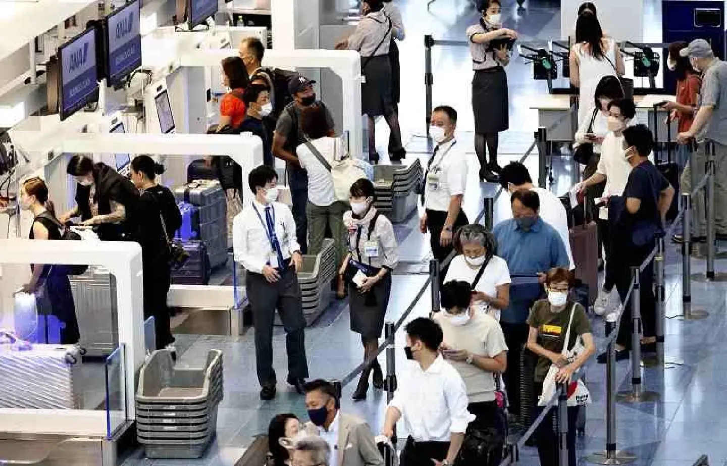 Japan lifts all restrictions on vaccinated tourists, offers discounts