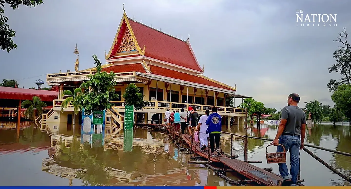 Ayutthaya residents brave floods to make merit at end of rains retreat