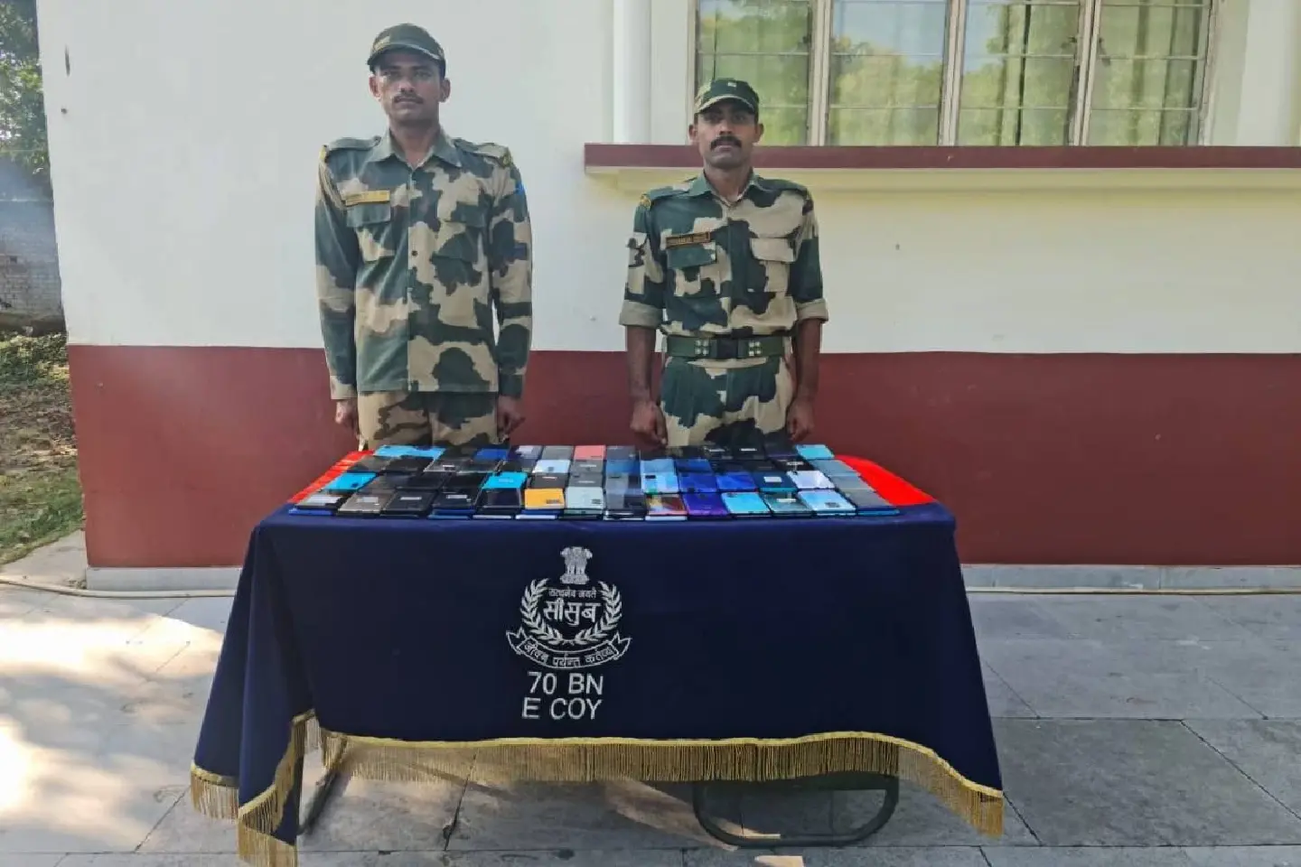 Indian security forces foil bid to smuggle mobile phones to Bangladesh