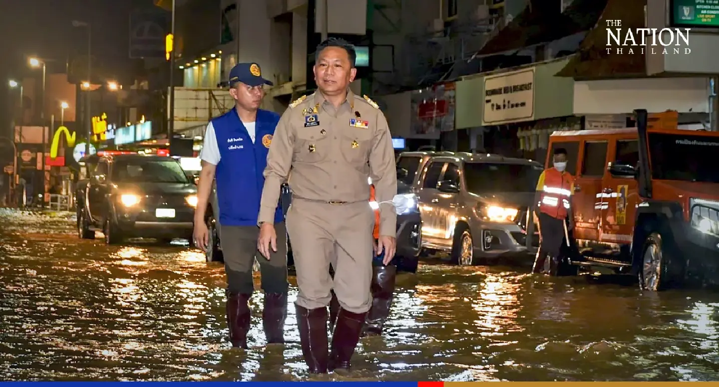 Chiang Mai floods start to ease, 62 more water pumps to be installed to speed up draining Chiang Mai floods start to ease, 62 more water pumps to be installed to speed up draining