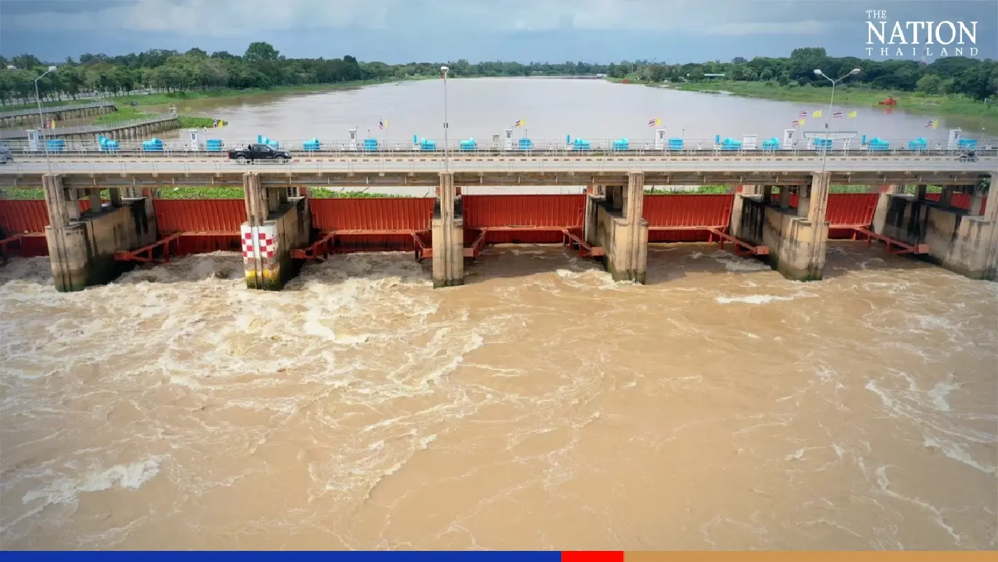Thailand's key dam to lower discharge rate, but floods predicted in many areas Thailand's key dam to lower discharge rate, but floods predicted in many areas