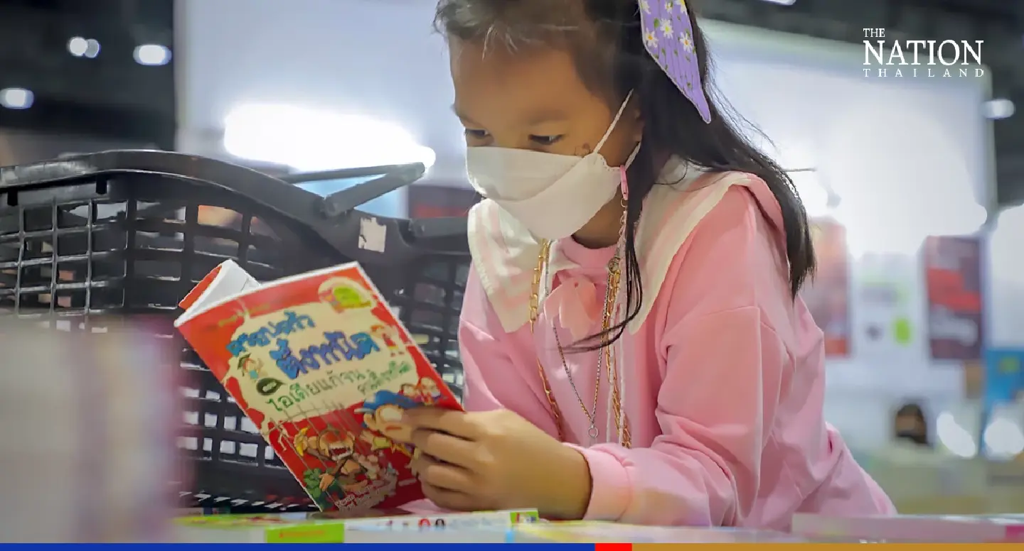 Avid readers queue for hours on first day of book fair