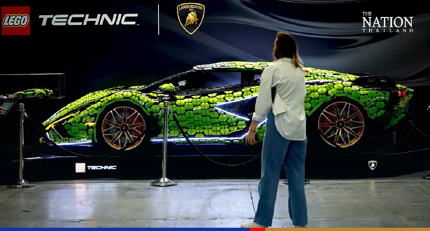 Lifesize Lamborghini made up of Lego pieces features at Paris Auto Show Lifesize Lamborghini made up of Lego pieces features at Paris Auto Show