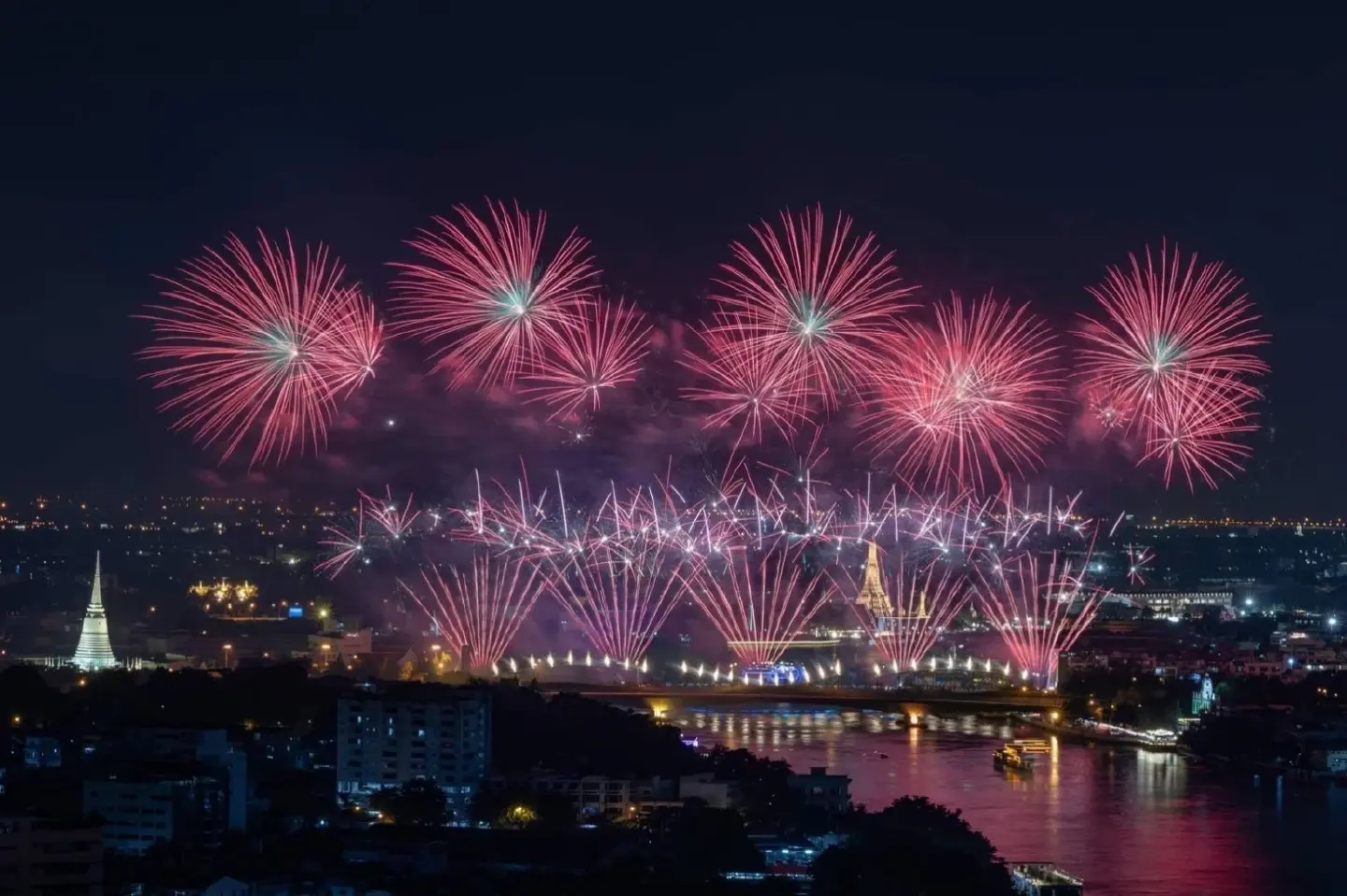 TAT adds fireworks shows at two locations to welcome Apec leaders, delegates, tourists TAT adds fireworks shows at two locations to welcome Apec leaders, delegates, tourists