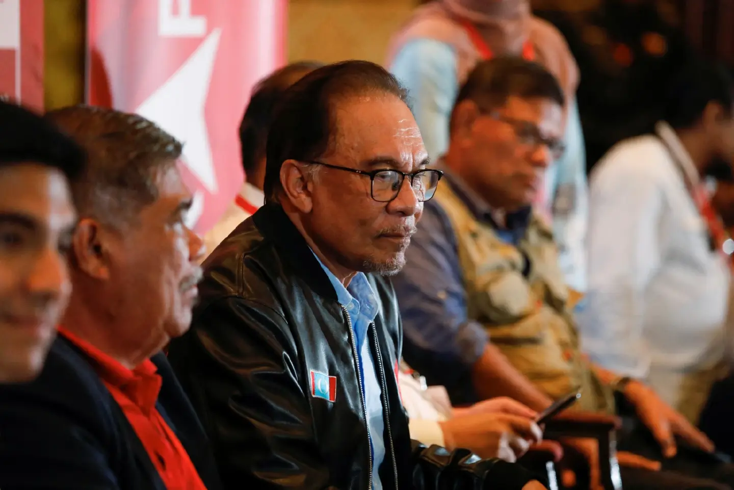 Malaysia polls: Anwar and Muhyiddin locked in battle to form next govt