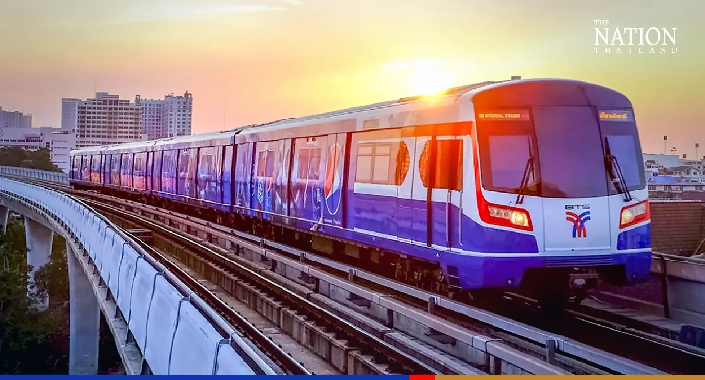 Blue, Purple Line operator organises free tour of temples, palace in Thonburi