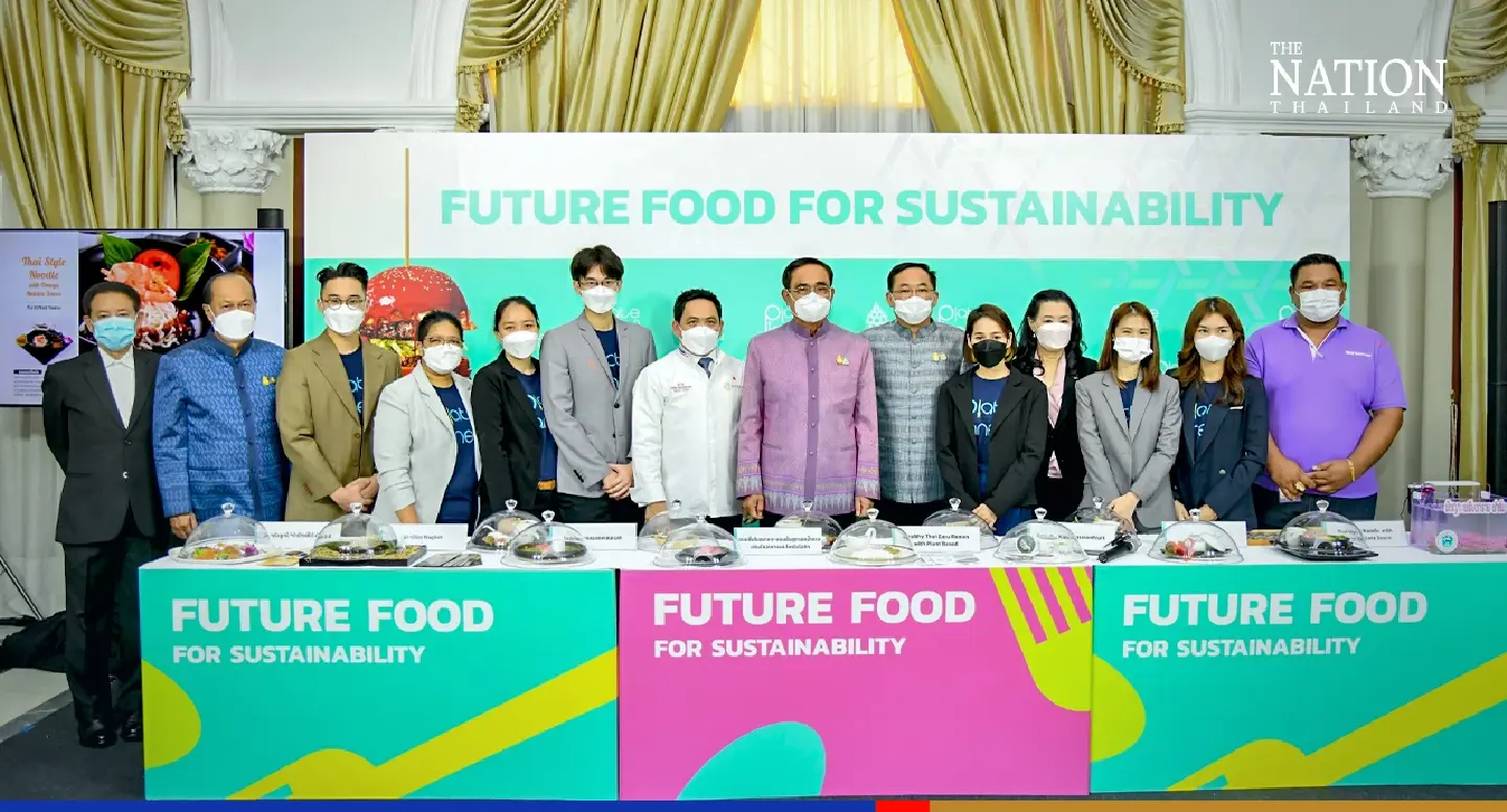 Prayut gets a taste of 'future foods' to be served during Apec Summit Prayut gets a taste of 'future foods' to be served during Apec Summit