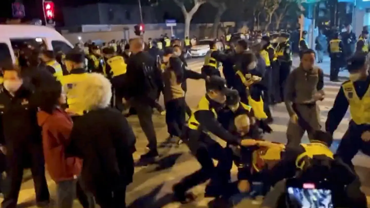 "Xi Jinping step down”- Shanghai hit by Covid protests as anger spreads across China "Xi Jinping step down”- Shanghai hit by Covid protests as anger spreads across China