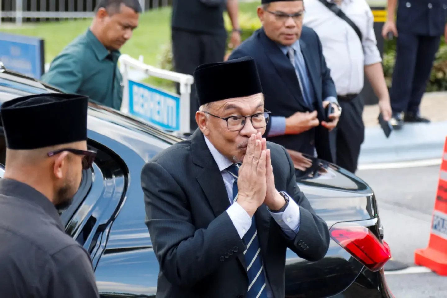 Anwar Ibrahim to be sworn in as Malaysia’s 10th Prime Minister at 5pm