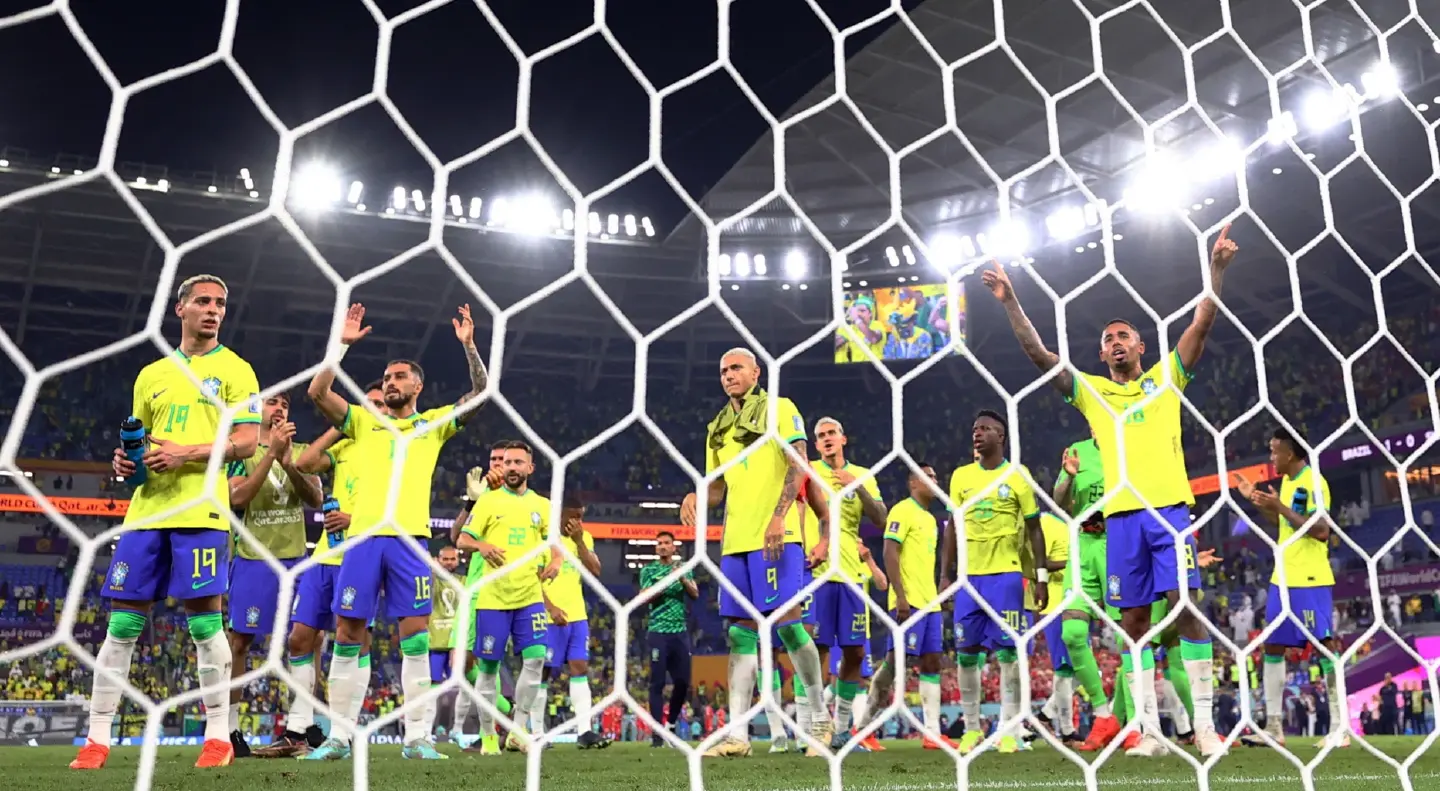 Late Casemiro strike sends Brazil into last 16 Late Casemiro strike sends Brazil into last 16