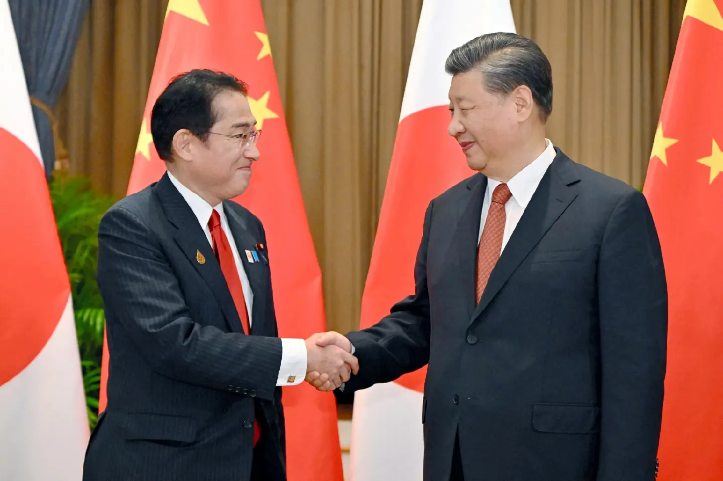 Kishida balances improving ties with China with domestic backlash