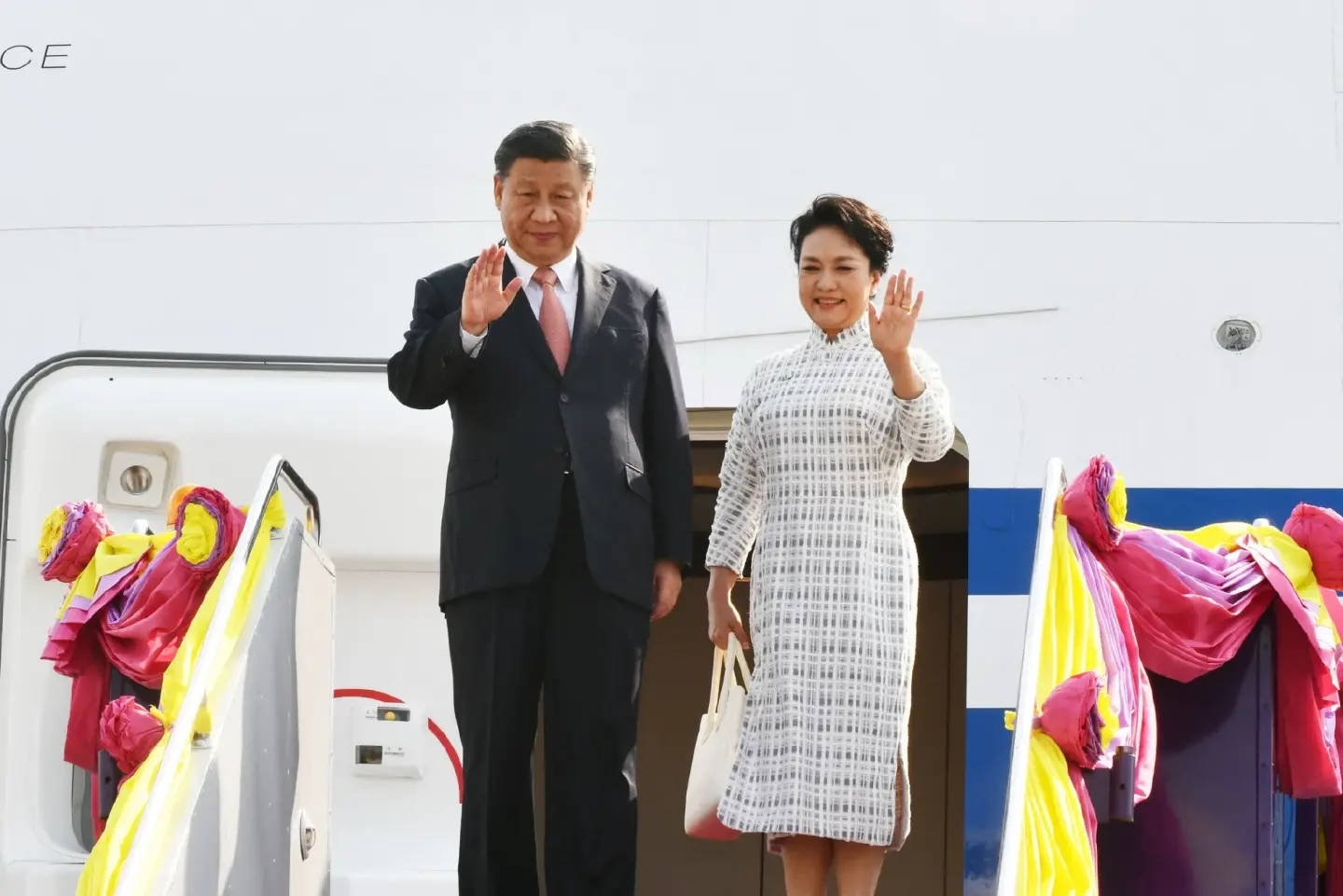 World leaders arrive in Thailand for the Apec summit