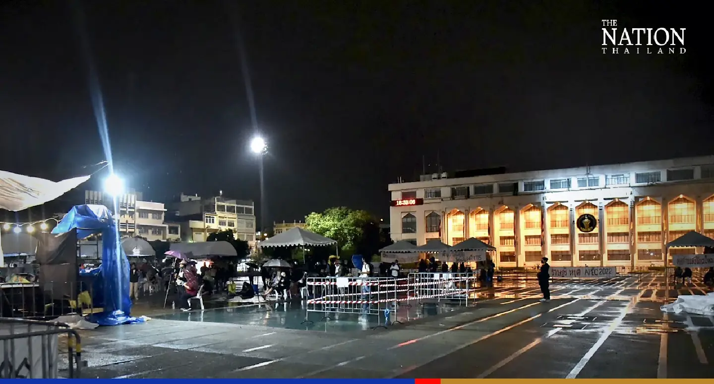 Protesters rally during Apec week, demand Prayut dissolve Parliament