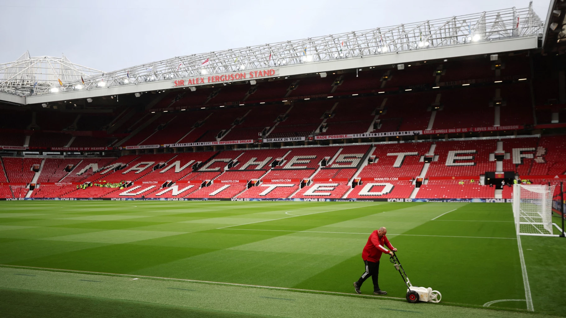 Manchester United owners consider selling club