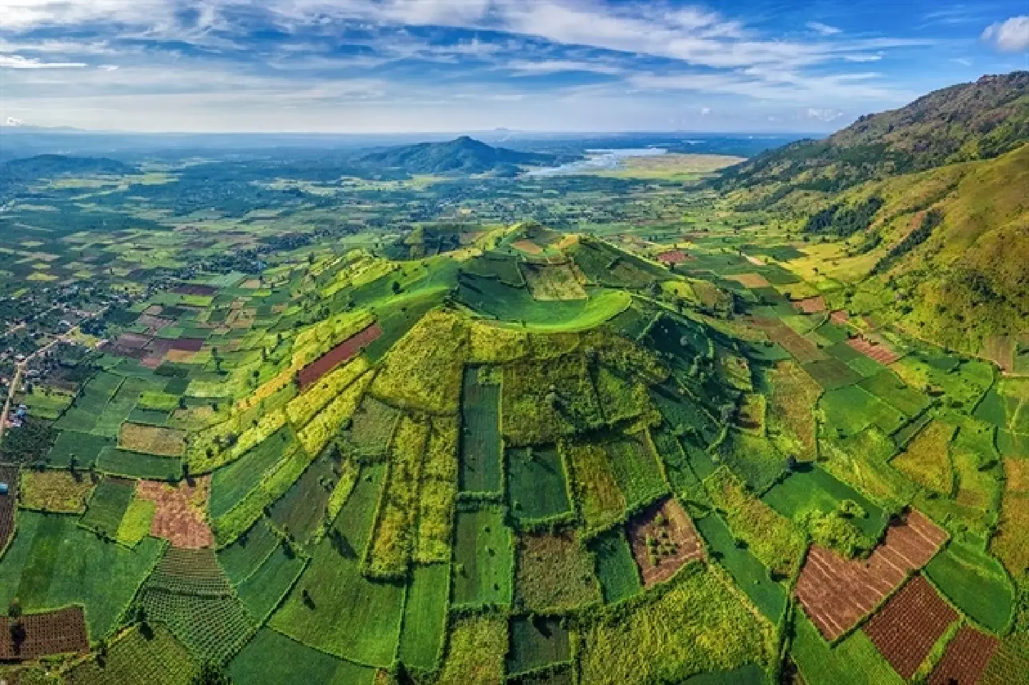 Vietnam launches new attraction – paragliding over sunflower volcano