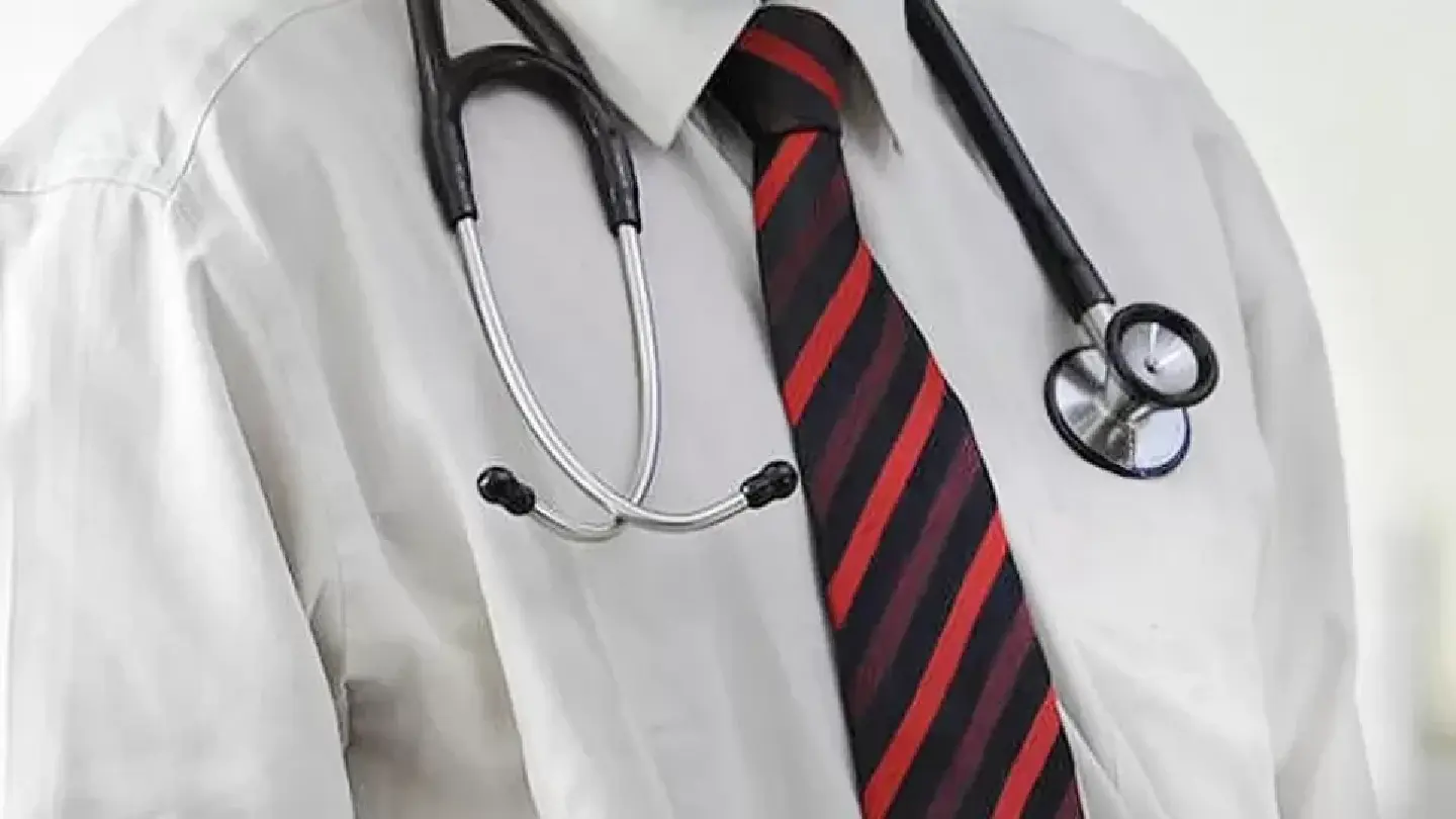 Surgery on wrong ear: Top surgeon loses registration