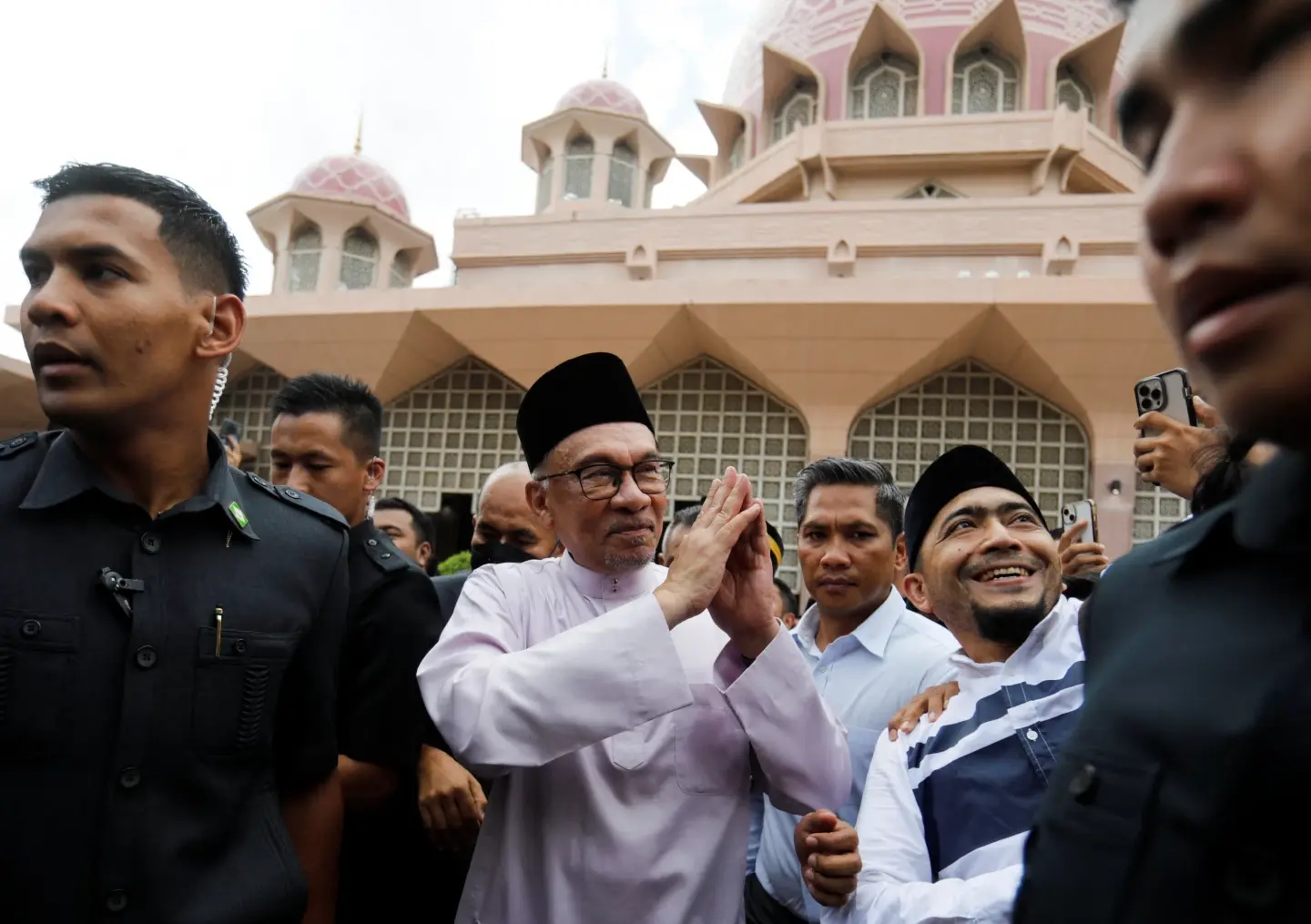 New Malaysian PM Anwar eyes leaner, cheaper Cabinet New Malaysian PM Anwar eyes leaner, cheaper Cabinet