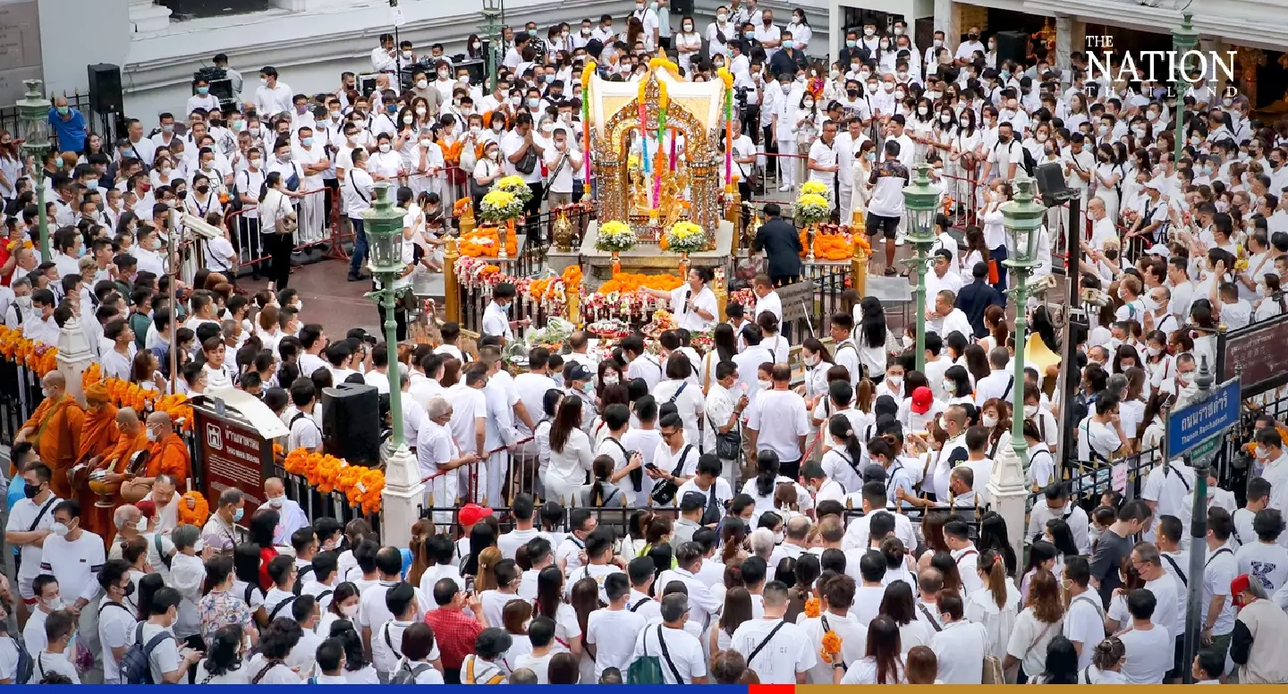 Thai, foreign devotees throng Erawan Shrine