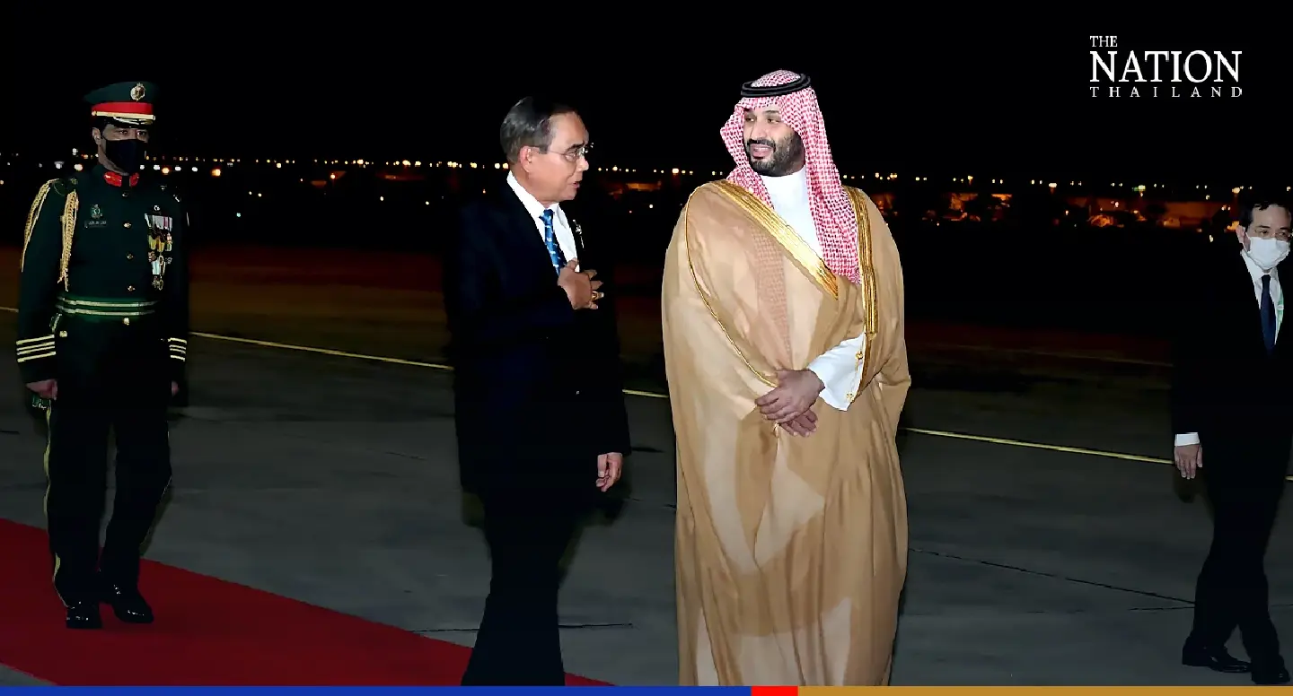 Prayut meets Saudi PM with full military honours at airport