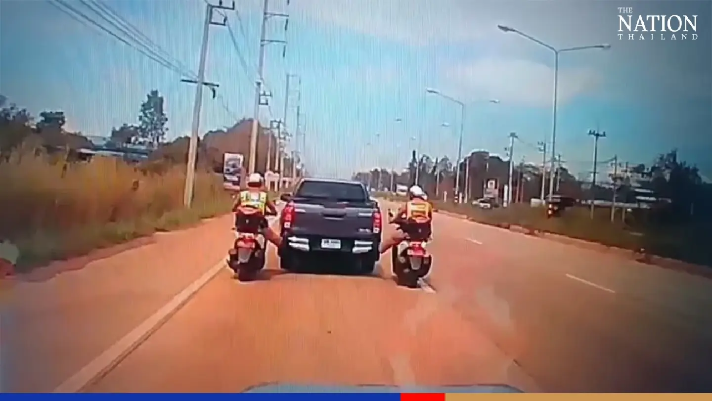 Prachinburi cops help out by ‘kicking’ pickup to petrol station