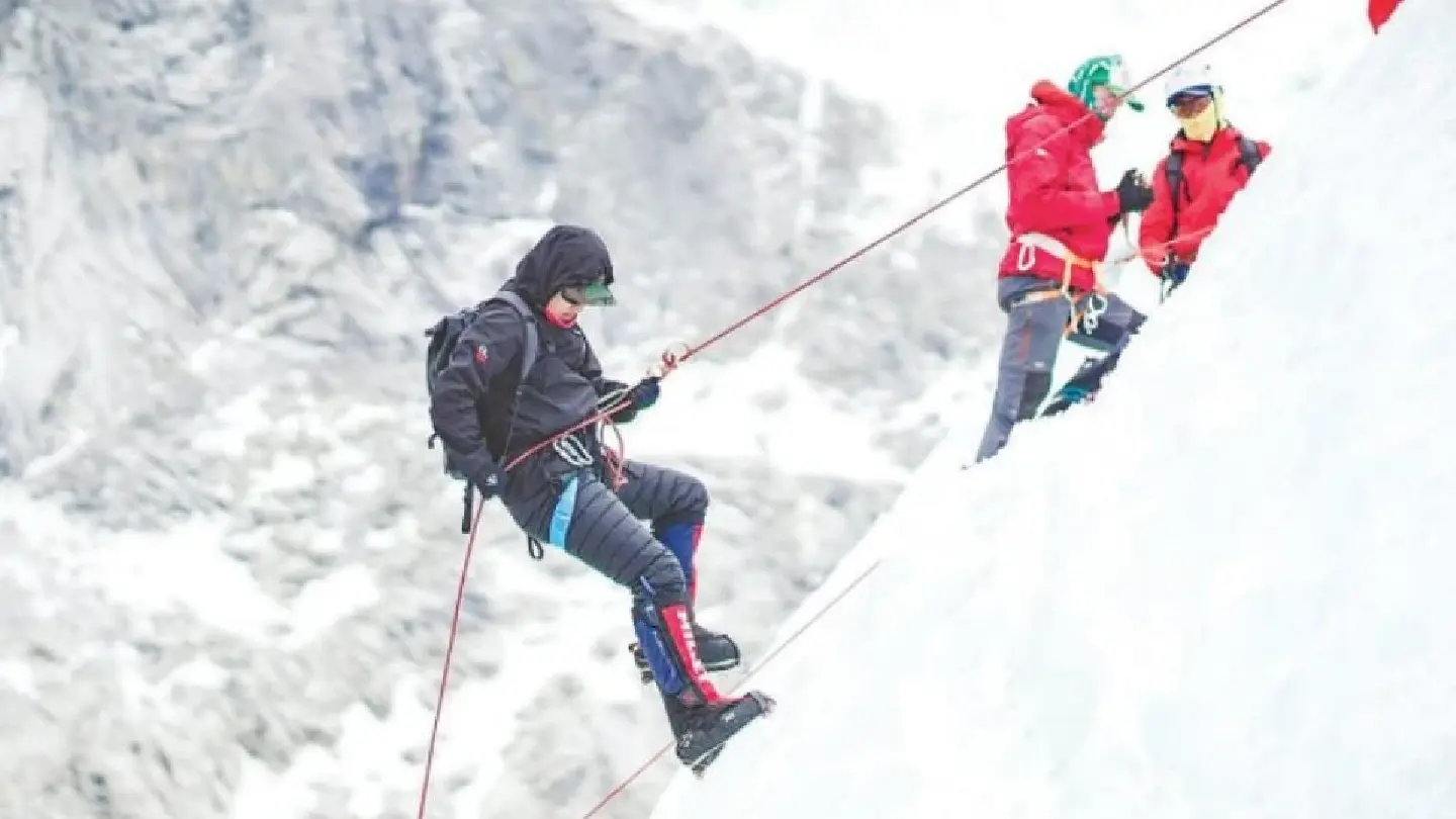 Ropes on climbing routes litter Mount Everest