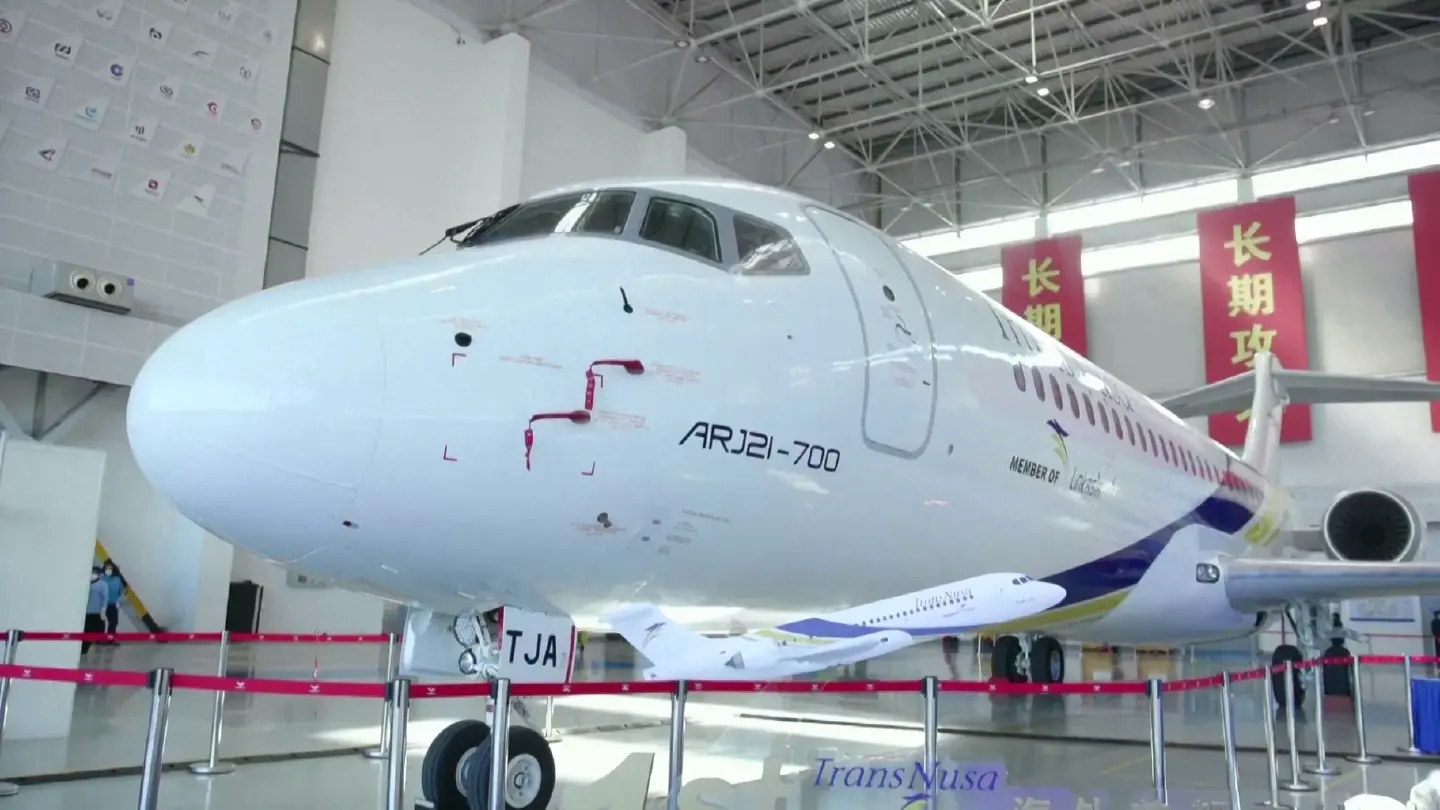 China makes first overseas delivery of homemade ARJ21 jetliner