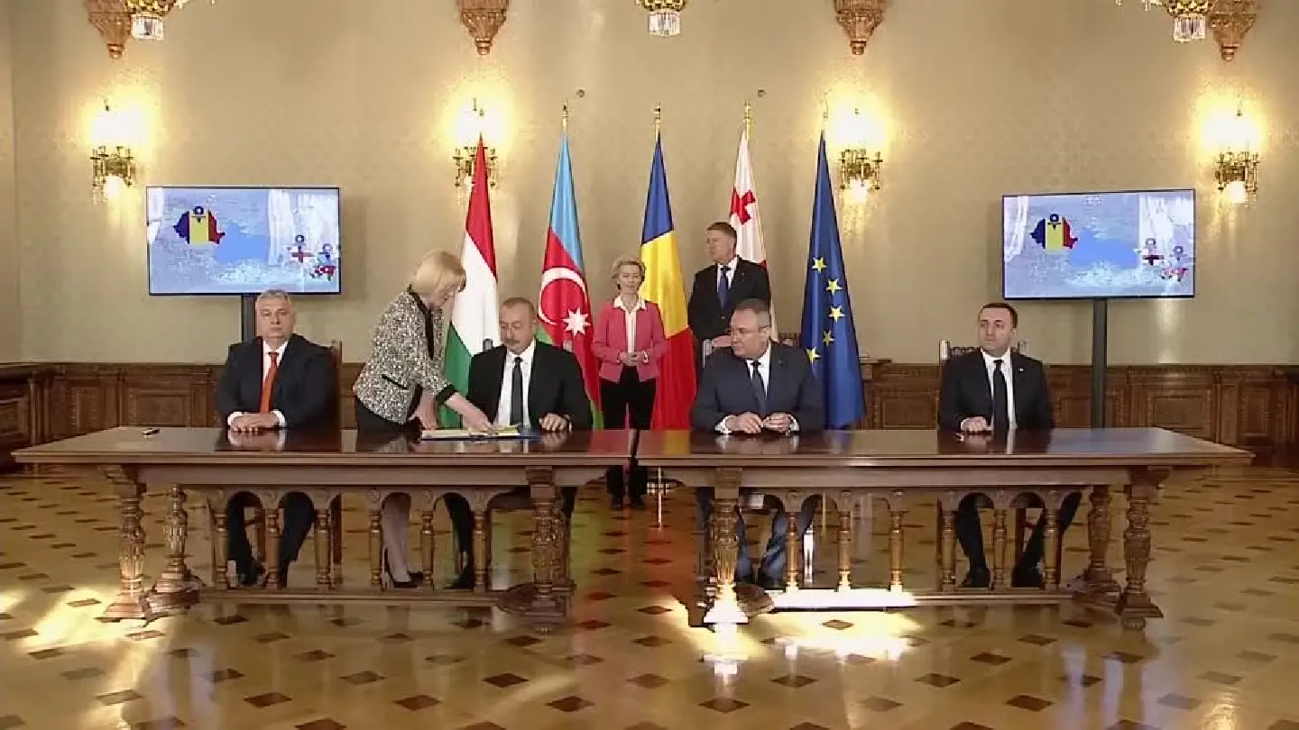 Four leaders sign agreement to bring green Azeri energy to Europe
