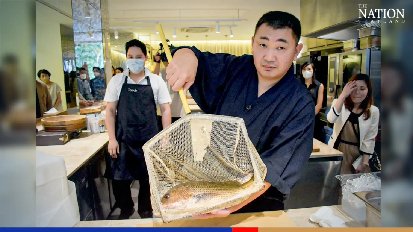 Japanese master launches fresh-fish business with filleting display