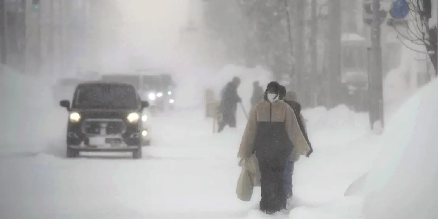 Winter storm blasts Sea of Japan coast, with heavy snow expected to continue