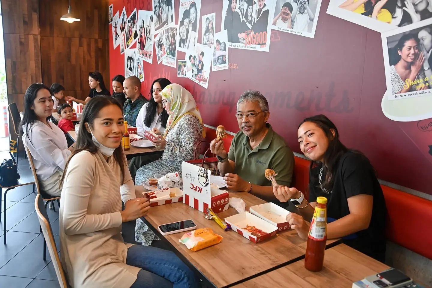 Malaysian royals’ stop at Kuala Lumpur KFC delights staff, diners