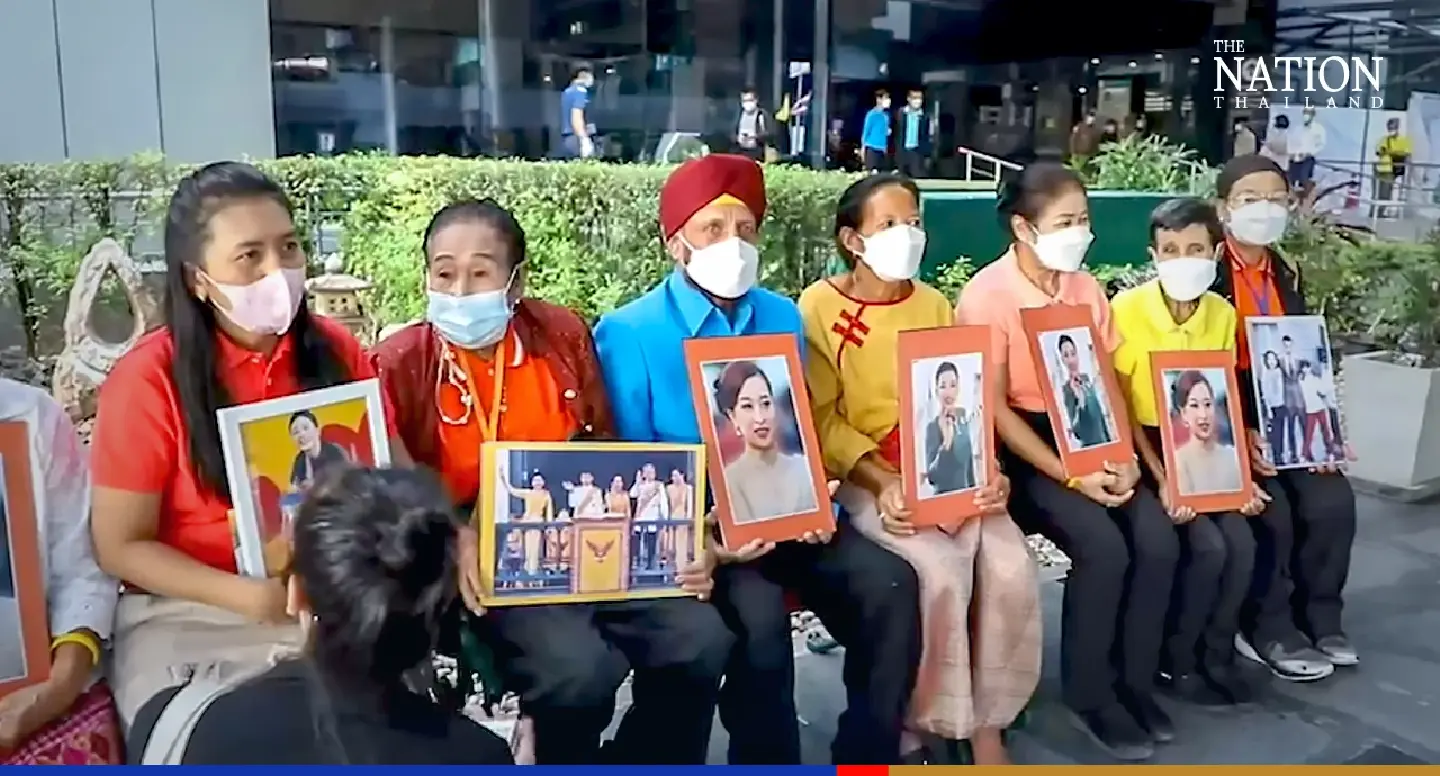 Bangkokians pile in at hospital to wish beloved Princess a speedy recovery Bangkokians pile in at hospital to wish beloved Princess a speedy recovery