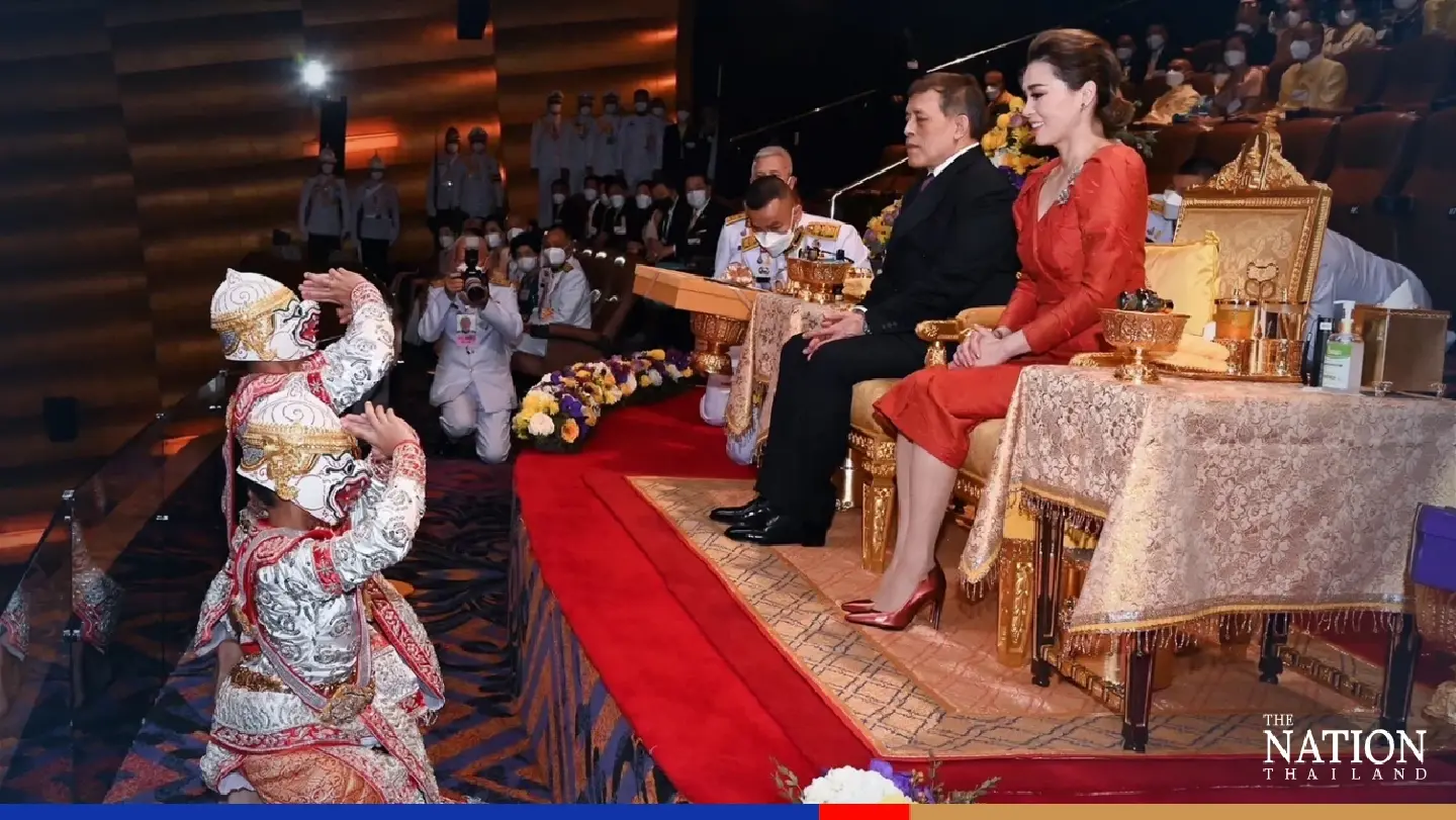 Their Majesties attend Khon film premiere, exhibition at Siam Paragon
