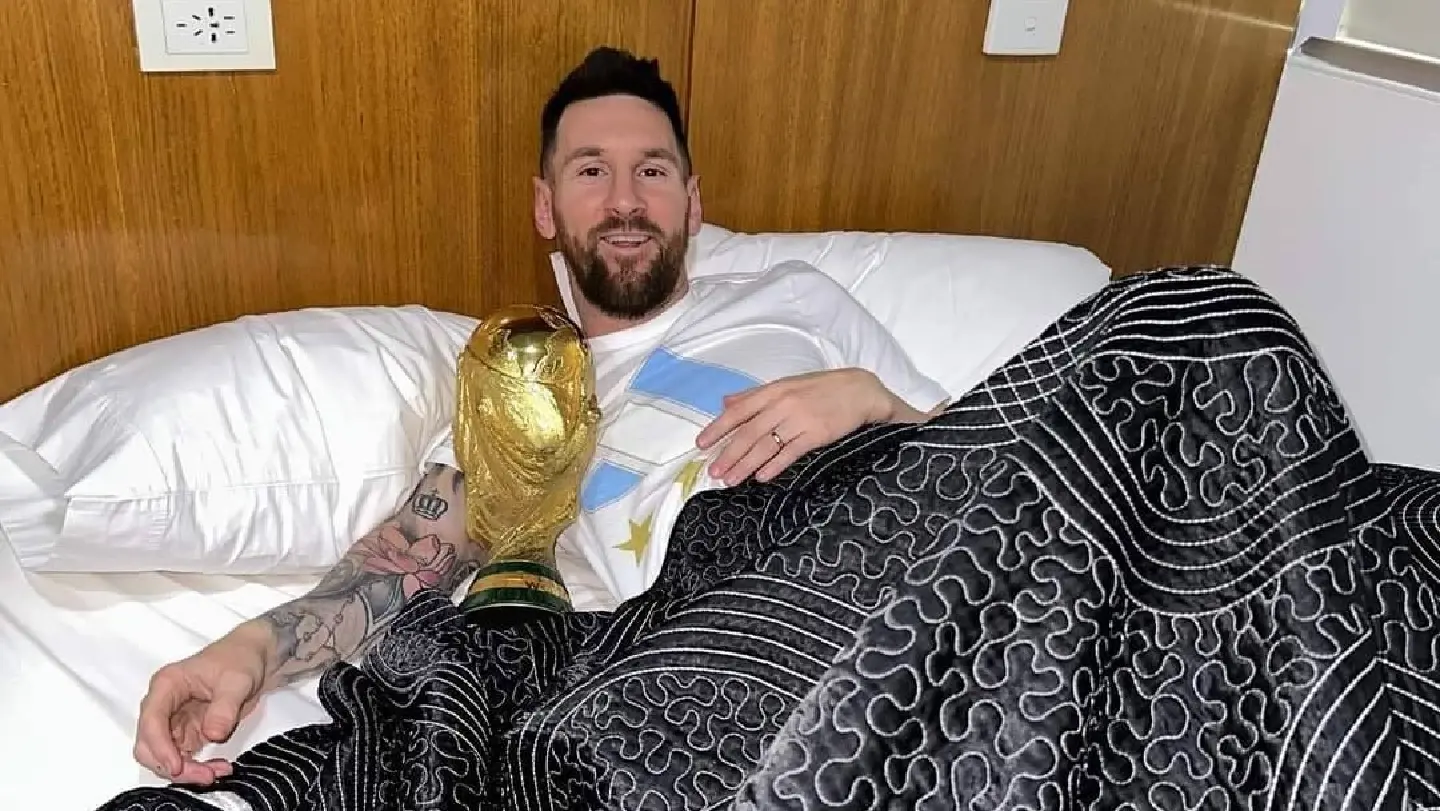 Messi wakes up with World Cup trophy in his bed Messi wakes up with World Cup trophy in his bed