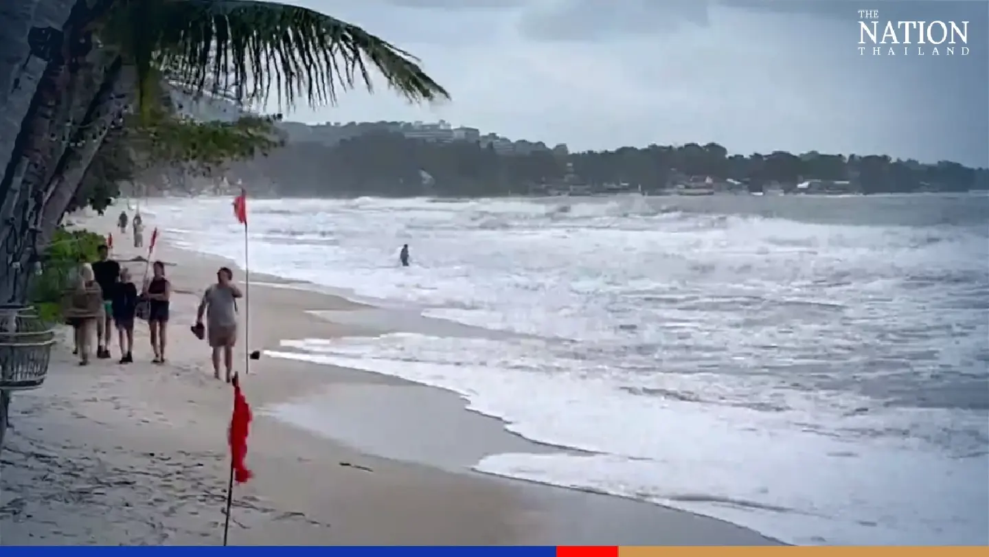 Red flags up in Koh Samui beaches as strong winds make sea dangerous Red flags up in Koh Samui beaches as strong winds make sea dangerous