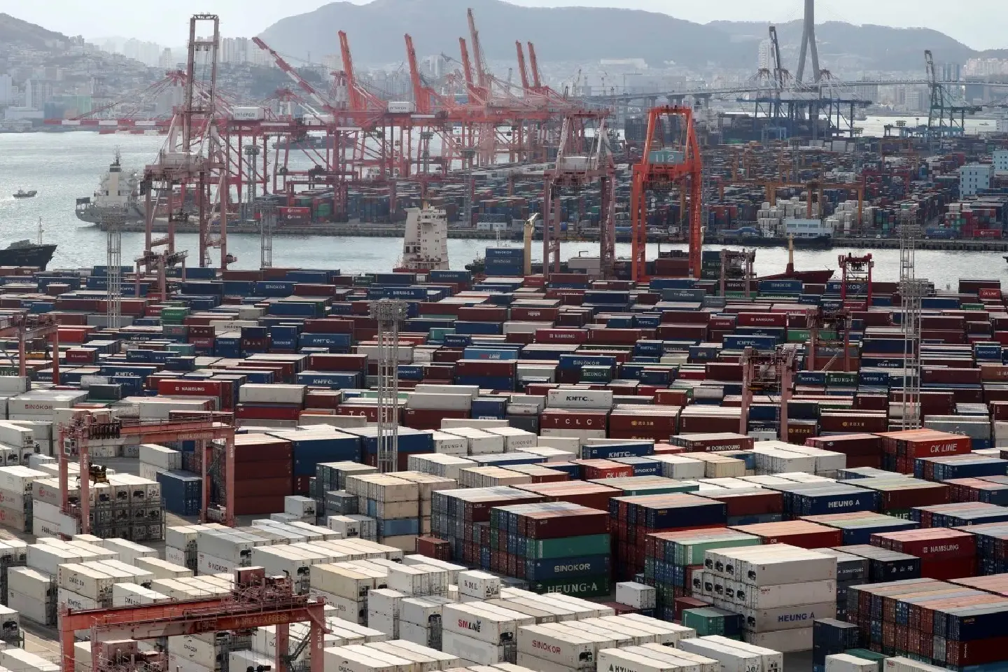 S Korea's export growth to drop to 0% range in 2023: poll