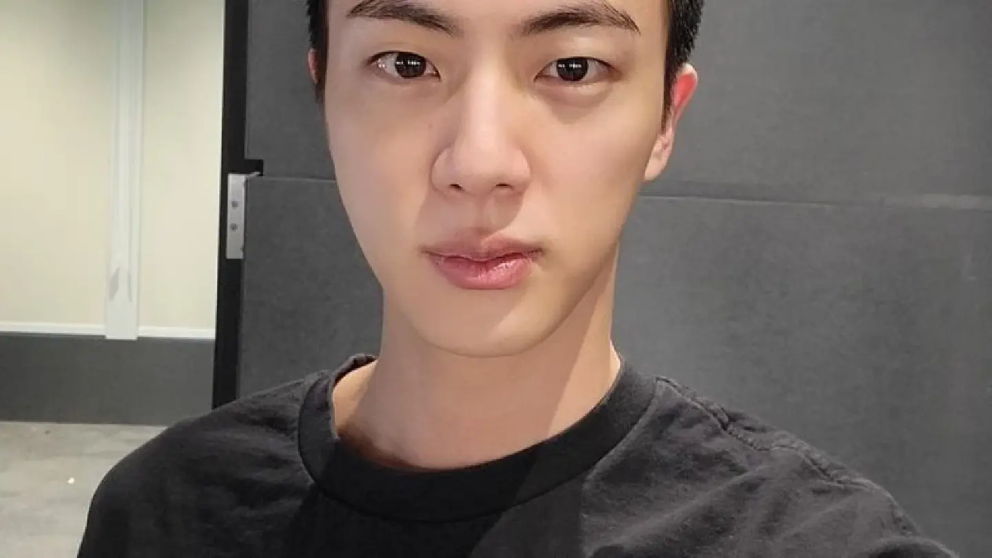 K-pop heartthrob Jin kicks off 18 months of mandatory military service