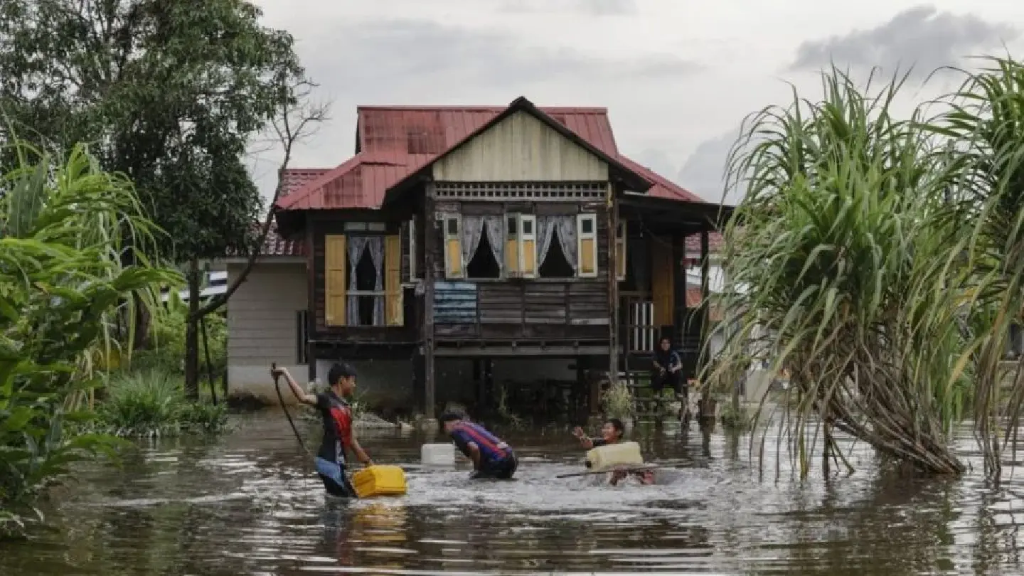 Number of flood victims soars as Malaysia’s East Coast states hit hard Number of flood victims soars as Malaysia’s East Coast states hit hard