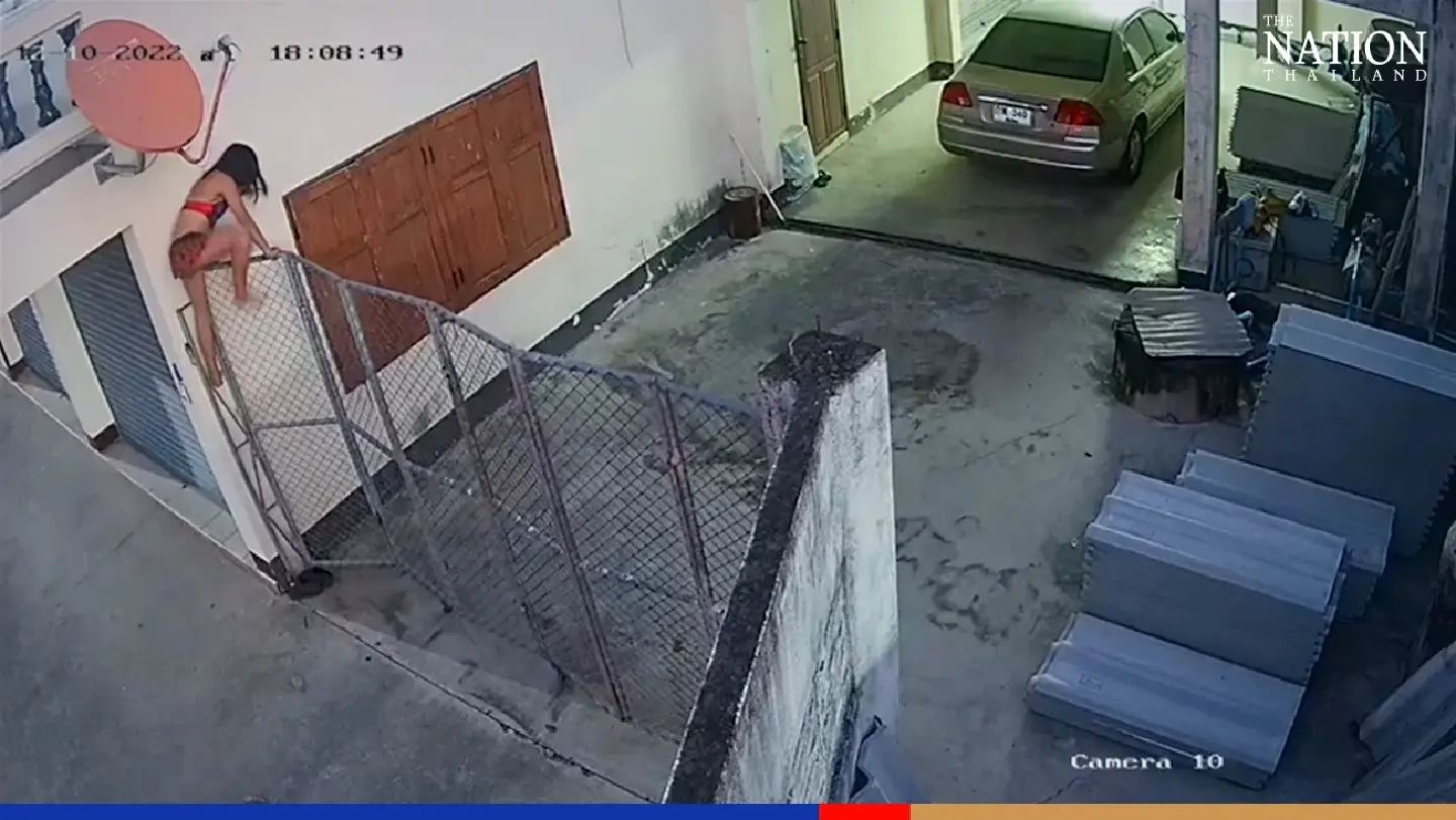 Bikini-wearing intruder caught on CCTV trying to break into Chiang Mai shop Bikini-wearing intruder caught on CCTV trying to break into Chiang Mai shop