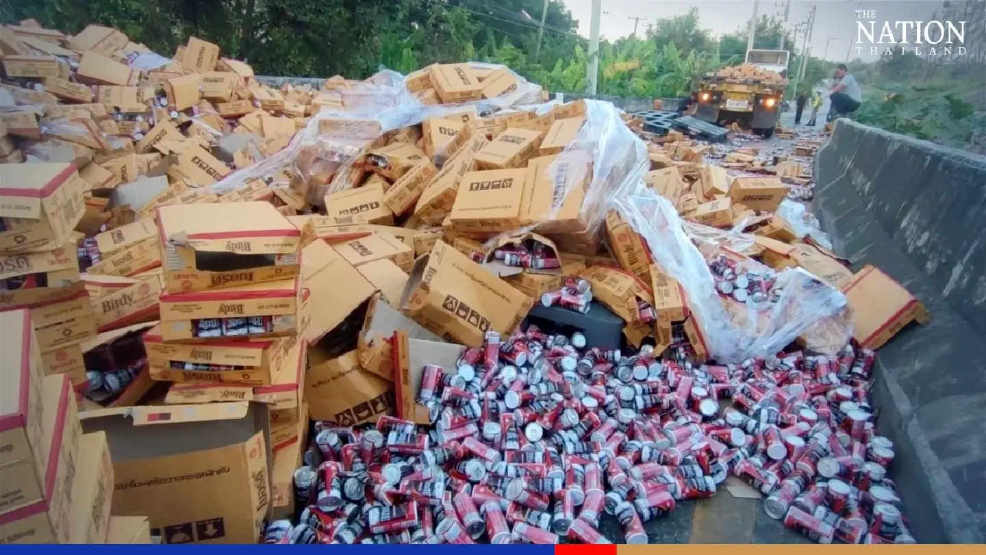 Coffee can pile-up brings traffic to a halt in Pathum Thani Coffee can pile-up brings traffic to a halt in Pathum Thani